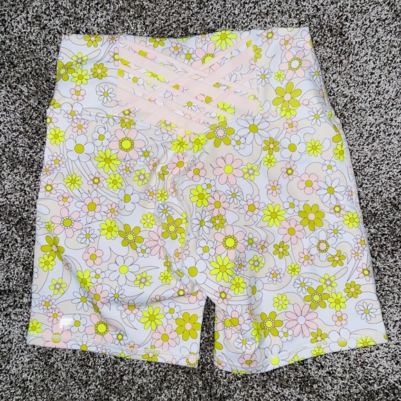 Fabletics Shorts - Picture 2 of 4